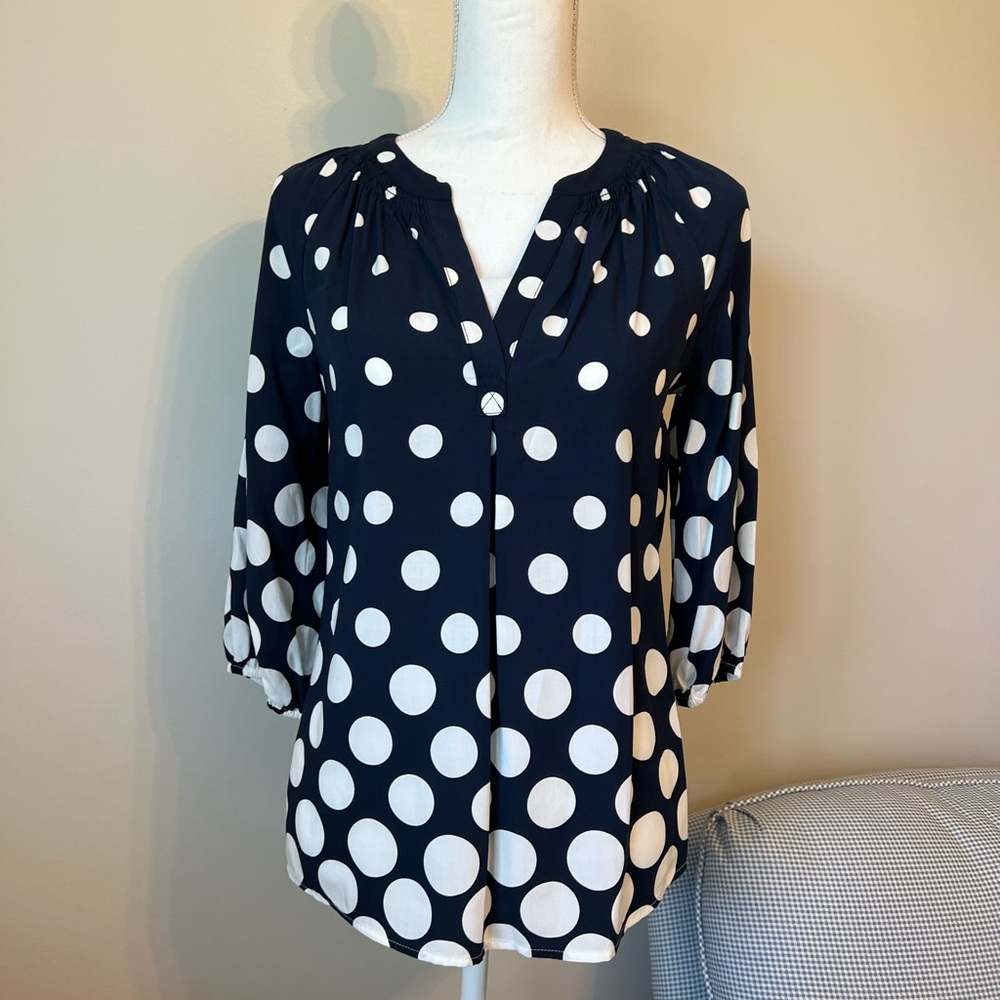 3/$10 Crown & Ivy Navy Blue with White Dots 3/4 Sleeve V-Neck Blouse Size XS